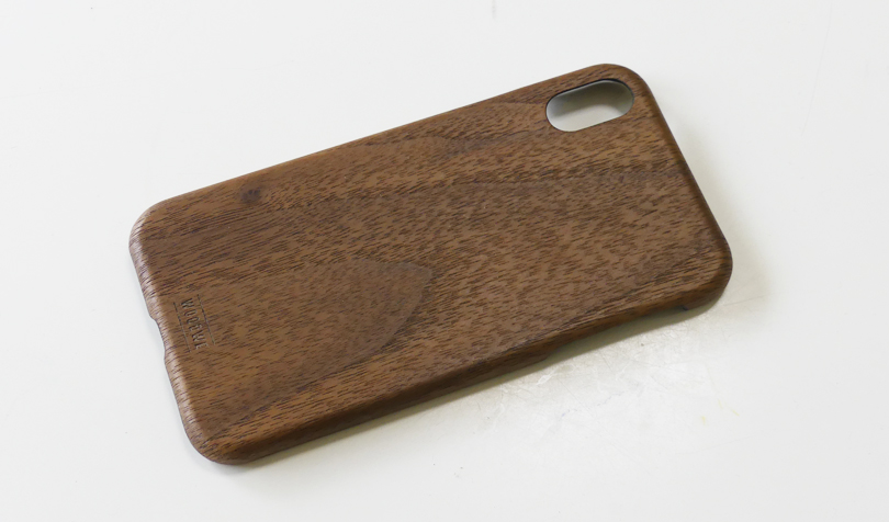 WOODWEクルミ材木製iPhoneケース表